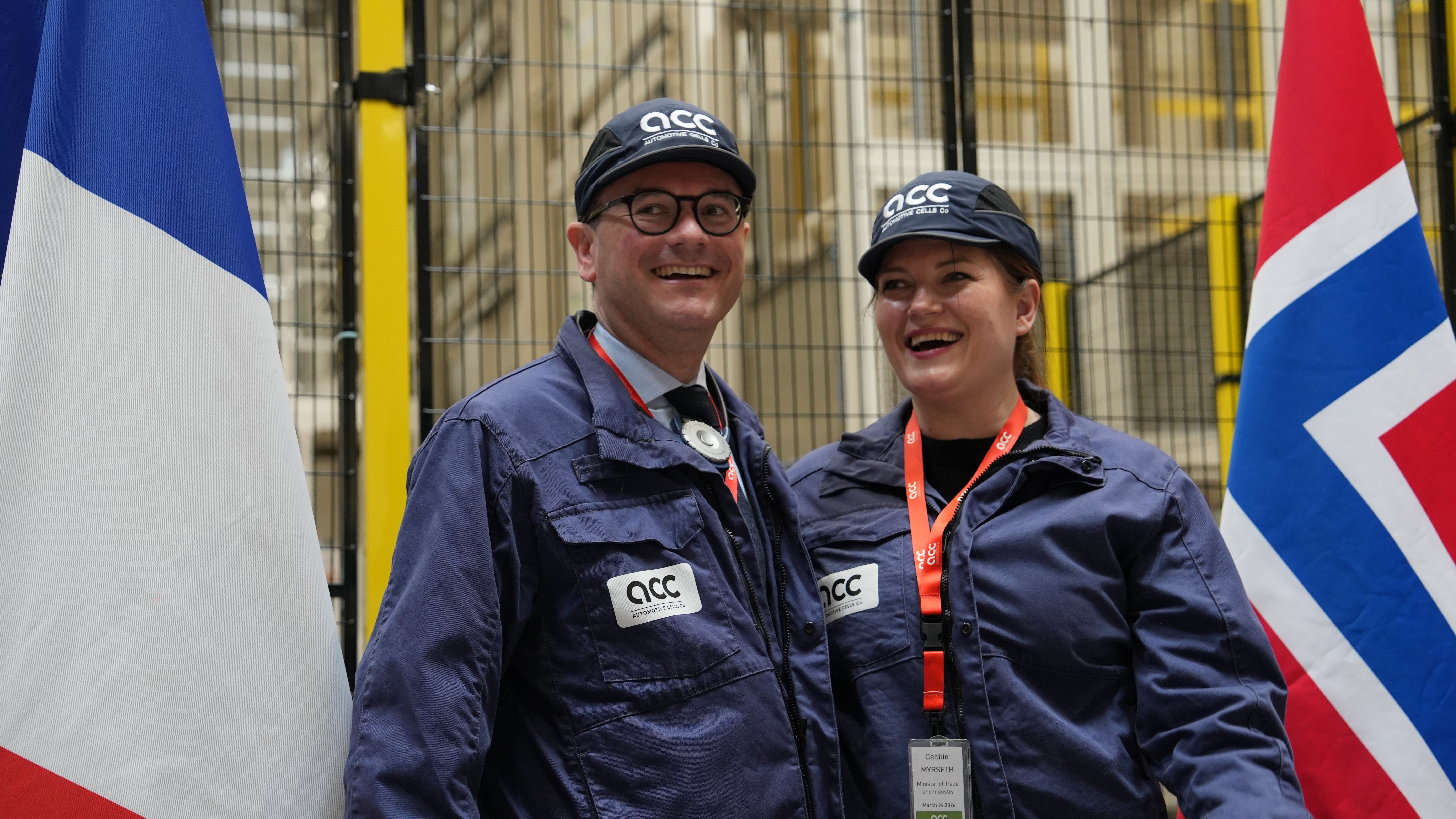 Photo of French Minister Delegate for Industry Sébastien Martin and Norwegian Minister of Trade and Industry Cecilie T. Myrseth at the ACC Gigafactory