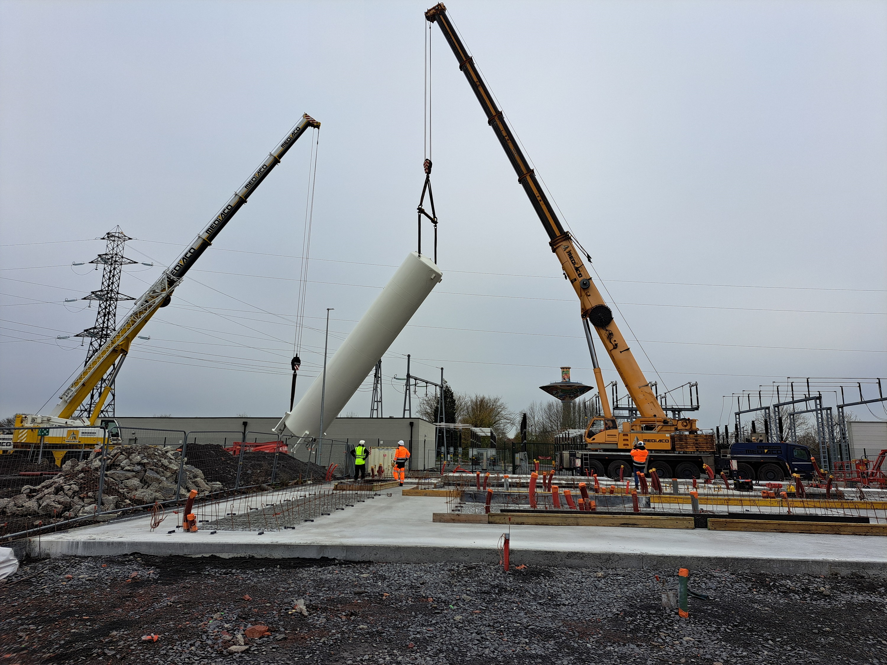 La première des trois cuves installées.
