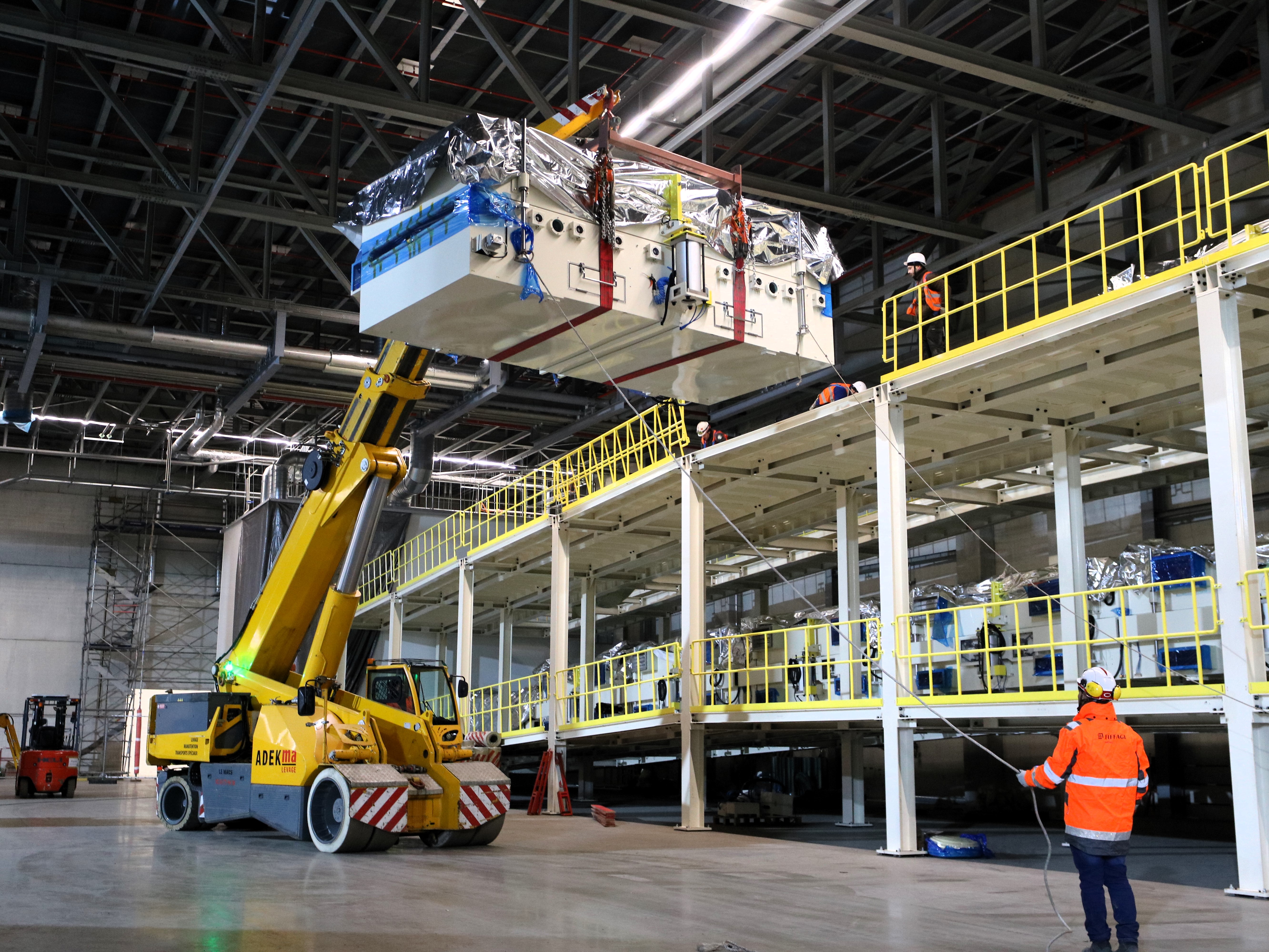 Chaque jour de séchage pèse 9 tonnes. Il en faut 24 pour équiper une ligne de coating.