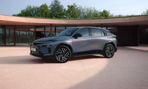 La Lancia Gamma affiche jusqu'à 740 km d'autonomie avec les batteries ACC.