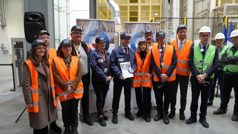 Sébastien Martin équipe ACC Photo of Sébastien Martin with ACC team at the Gigafactory