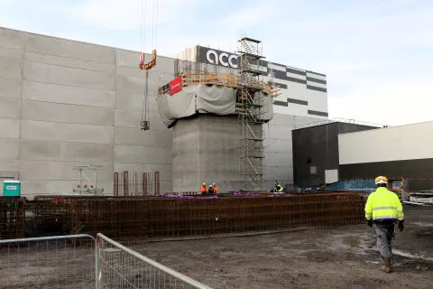 Une cage d'ascenseur de 34 mètres est en cours de construction.