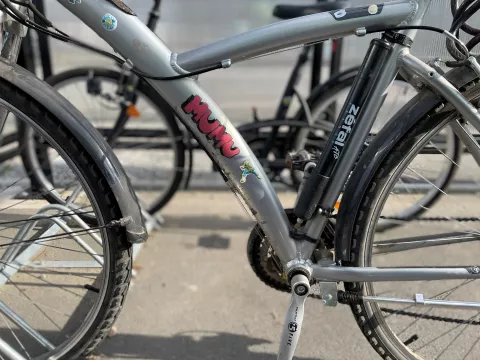 Le vélo de Muriel, reconnaissable entre tous.
