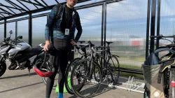 Guillaume parcourt 28 km entre son domicile et la Gigafactory de Billy-Berclau Douvrin.