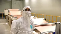 Portrait de Jérémy, un employé d'ACC, dans la Gigafactory