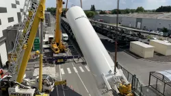 La cuve de stockage d'azote liquide démontée pèse 25 tonnes.